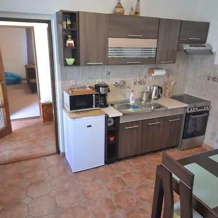 And Veronika Apartment